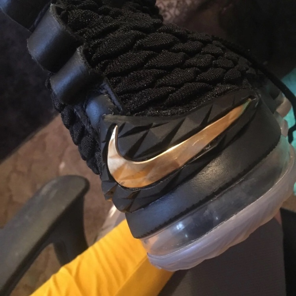 Lebron 15 only wore a once - Picture 3 of 3